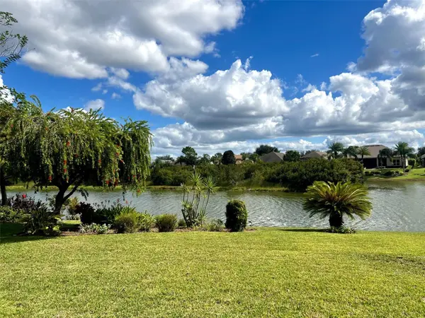 8860 BRIDGEPORT BAY CIR, Mount Dora, FL 32757