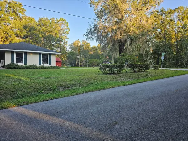 5925 SE 165TH CT, Ocklawaha, FL 32179