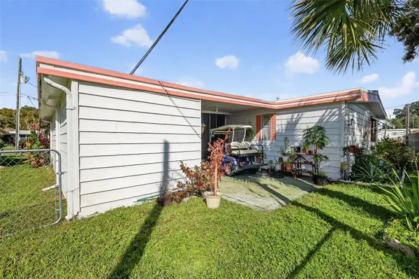 11600 MAGNOLIA AVE, Tavares, FL 32778