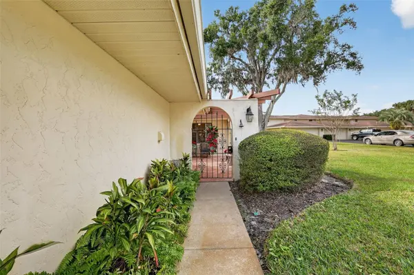 100 S TREMAIN ST #F1, Mount Dora, FL 32757