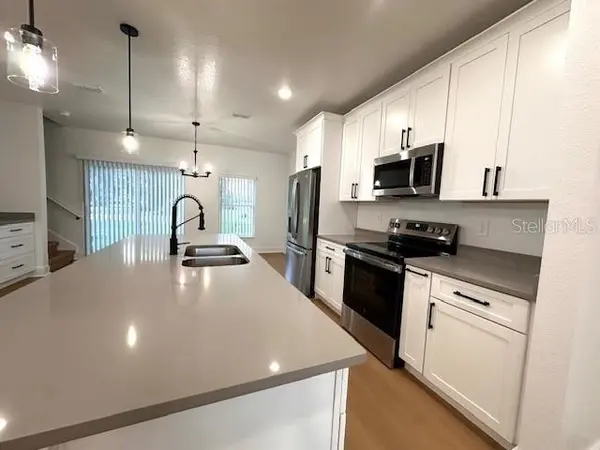 250 E COLLINS ST, Umatilla, FL 32784