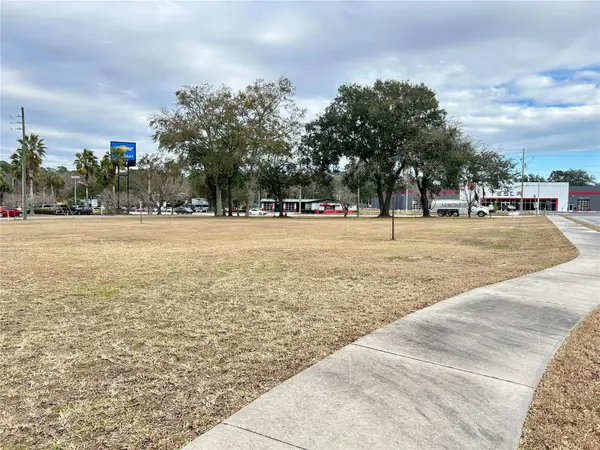 2550 N MAIN ST, Gainesville, FL 32609