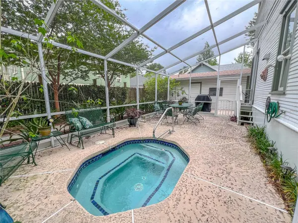 516 NE 4TH ST, Gainesville, FL 32601