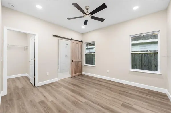 2016 NE 3RD AVE, Gainesville, FL 32641