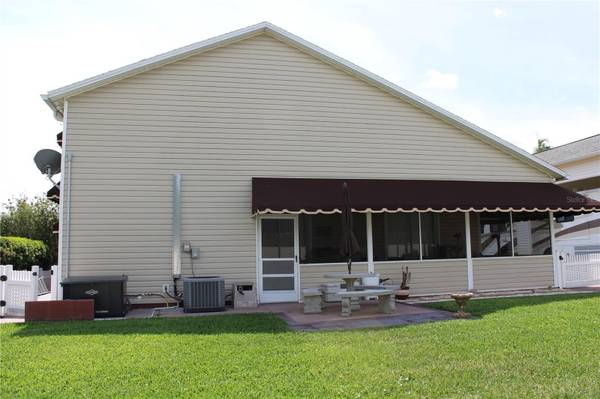 337 MOTORCOACH DR S, Polk City, FL 33868