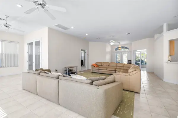 2692 HUNTINGTON HILLS DR, Lakeland, FL 33810