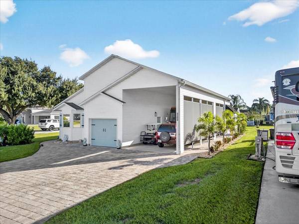 1102 MOTORCOACH DR, Polk City, FL 33868