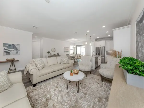 922 E VENICE AVE, Venice, FL 34285
