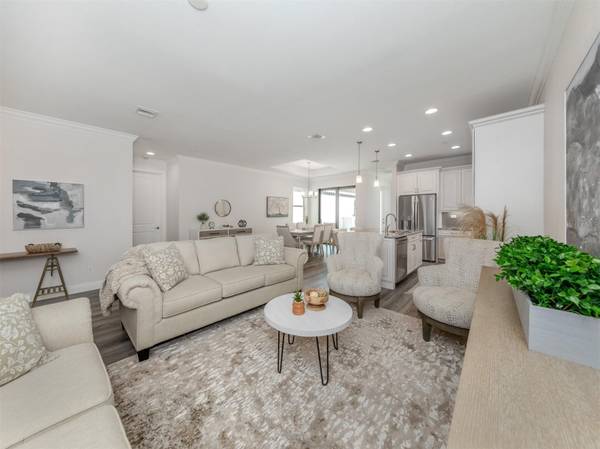 922 E VENICE AVE, Venice, FL 34285