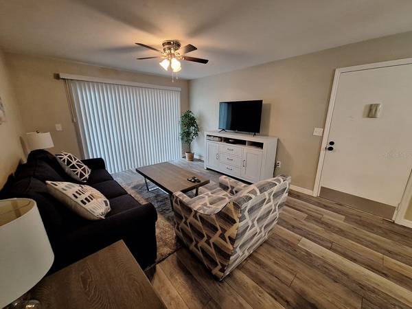 3255 BENEVA RD #102, Sarasota, FL 34232