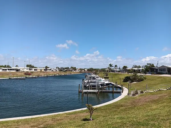 825 CAREFREE, Venice, FL 34285