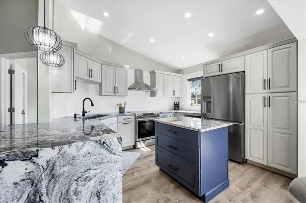 809 MONTROSE DR #203, Venice, FL 34293