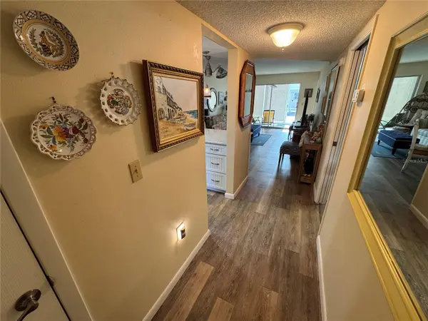 1400 TARPON CENTER DR #111, Venice, FL 34285