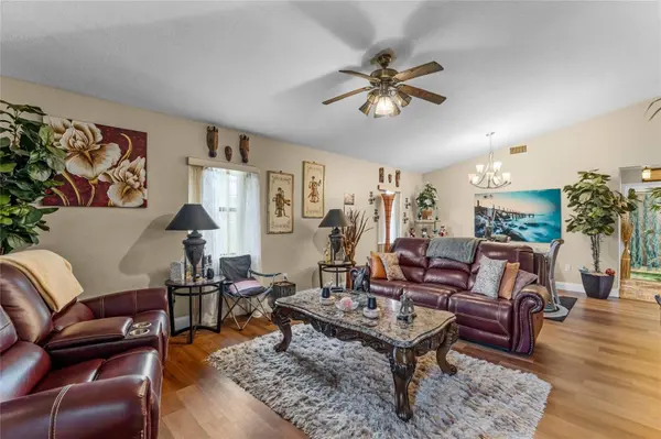 614 WASHINGTON ST, New Smyrna Beach, FL 32168