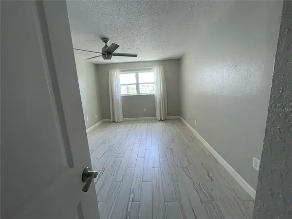 1860 MASSACHUSETTS AVE NE #214, St Petersburg, FL 33703