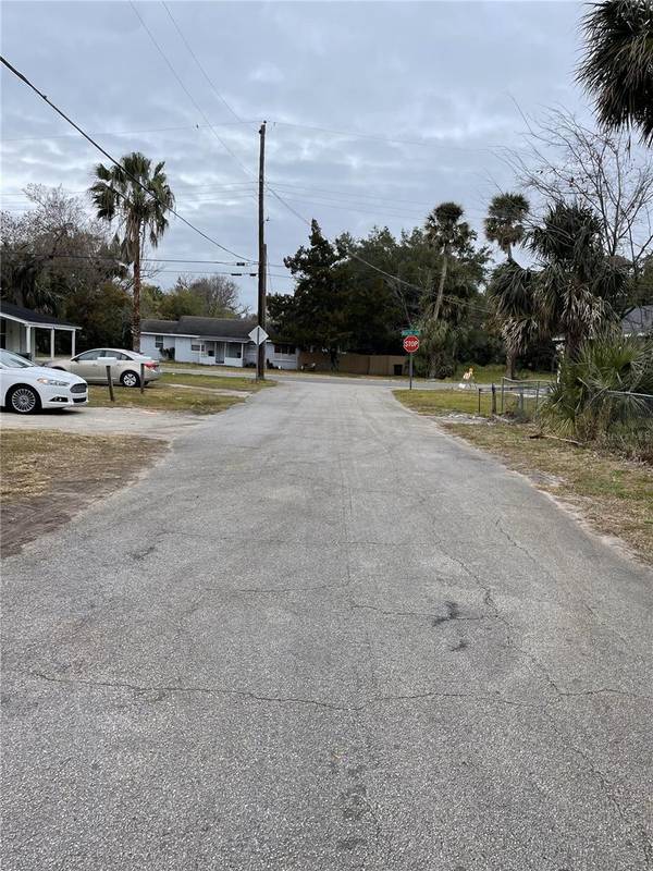 E SPRUCE ST, Daytona Beach, FL 32114