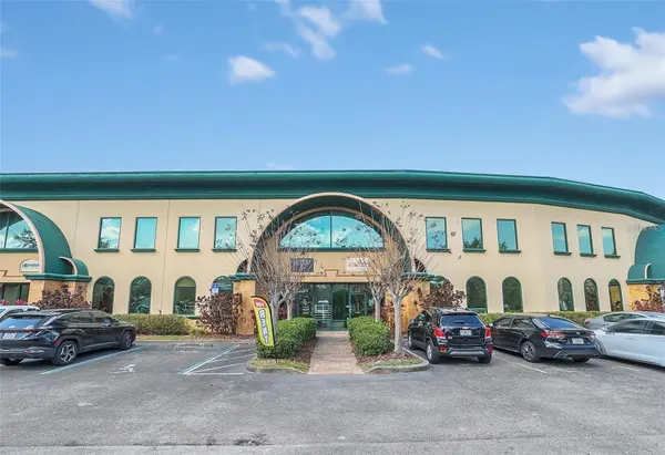 6881 KINGSPOINTE Pkwy #11, Orlando, FL 32819