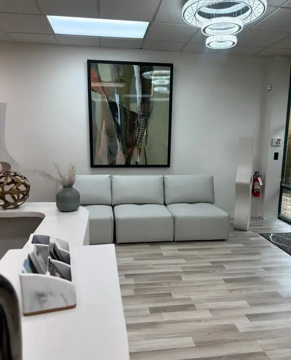 6881 KINGSPOINTE Pkwy #11, Orlando, FL 32819