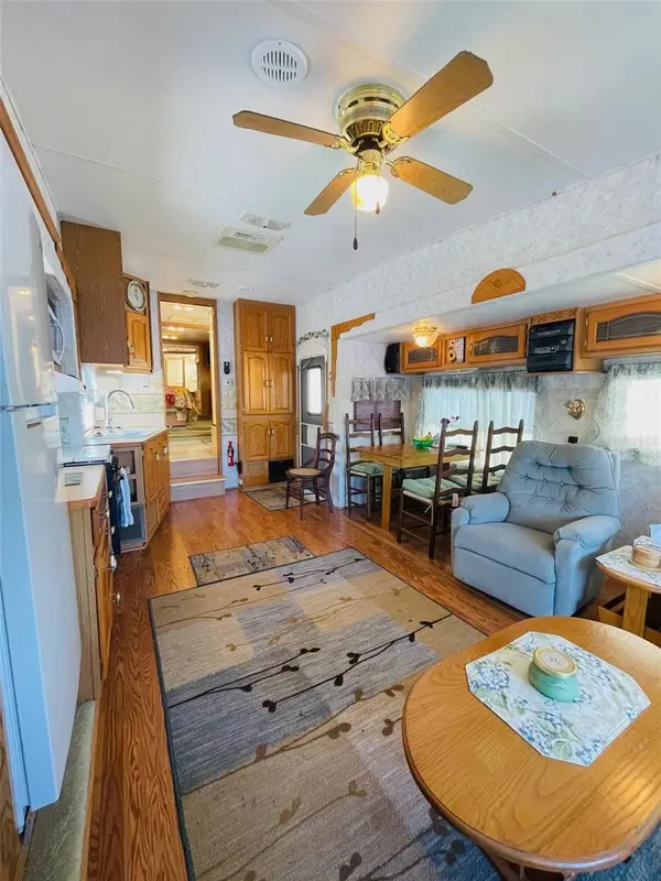 86 EAGLE PT S, Osteen, FL 32764