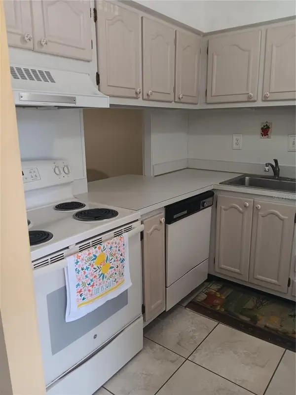 2806 N POWERS DR #8, Orlando, FL 32818