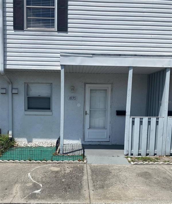 1820 AMBERLY AVE #T10, Orlando, FL 32822