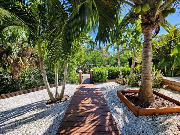 2408 NASSAU ST, Sarasota, FL 34231