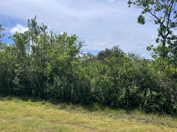 13 INDIAN LAKE DR, Indian Lake Estates, FL 33855