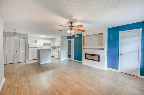 360 LAKE ONTARIO CT #202, Altamonte Springs, FL 32701