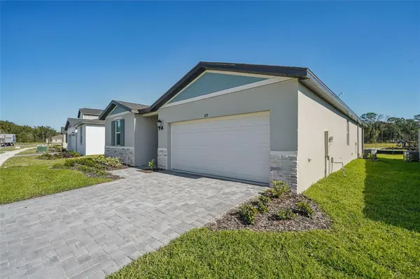 851 SUNSHOWER DR, Lady Lake, FL 32159