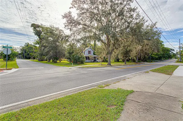 610 S HIGHLAND ST, Mount Dora, FL 32757