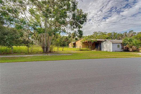 610 S HIGHLAND ST, Mount Dora, FL 32757