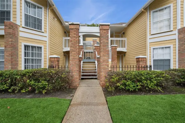 2442 SWEETWATER CLUB CIR #41, Kissimmee, FL 34746