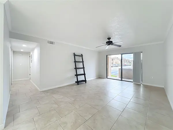 5249 VINELAND RD, Orlando, FL 32811