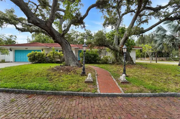 7716 DARTMOUTH AVE N, St Petersburg, FL 33710