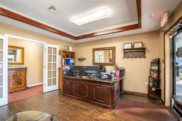 205 E BURLEIGH BLVD, Tavares, FL 32778