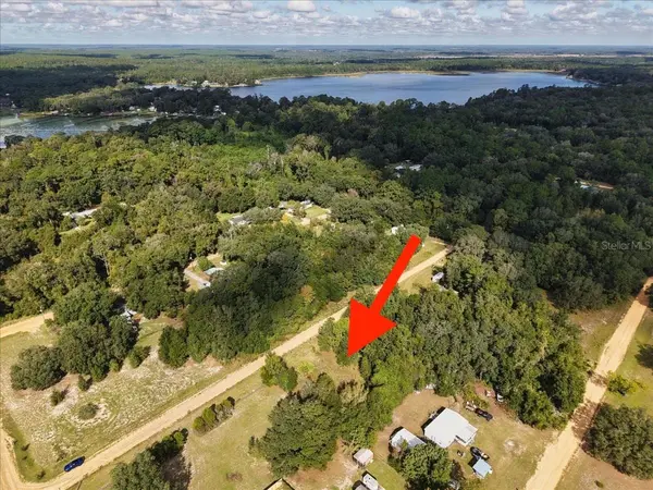 208 N HELMERS AVE, Interlachen, FL 32148