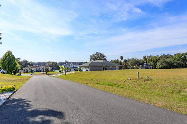 1114 MYRTLE BREEZES CT, Fruitland Park, FL 34731