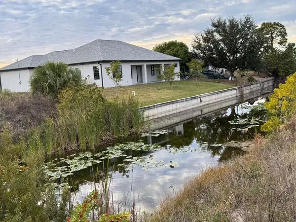 1302 NE 19TH PL, Cape Coral, FL 33909