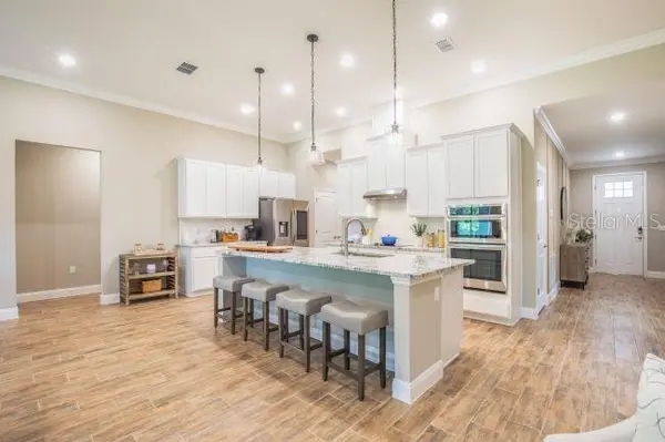 926 BUCKEYE DR, Lady Lake, FL 32159