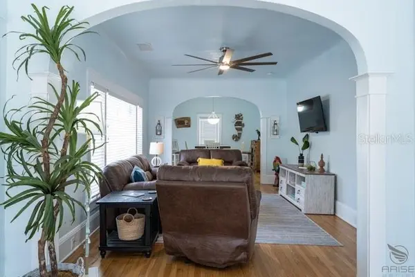 301 LIVE OAK ST, New Smyrna Beach, FL 32168