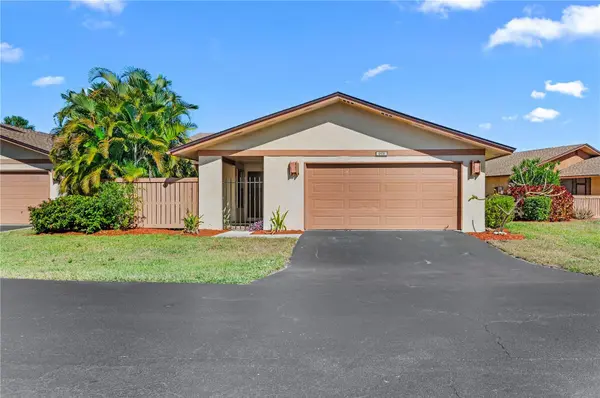 6479 ROYAL WOODS DR, Fort Myers, FL 33908