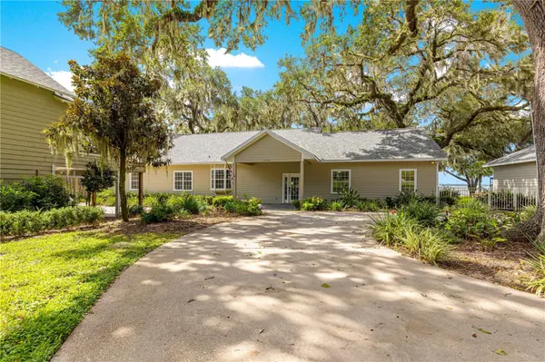 12360 E HIGHWAY 25, Ocklawaha, FL 32179