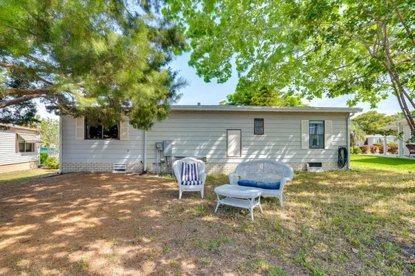 1224 DUSTIN DR, Lady Lake, FL 32159