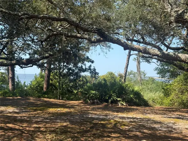 17 S BAYSHORE DR, Eastpoint, FL 32328