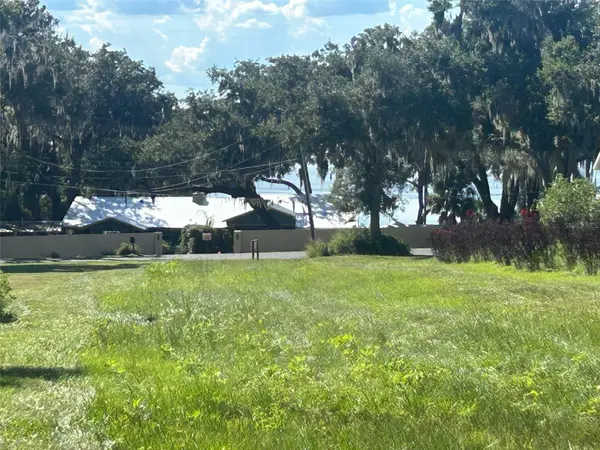 15365 SE 140TH AVENUE RD, Weirsdale, FL 32195