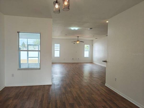 1561 SHOREWOOD DR, Auburndale, FL 33823