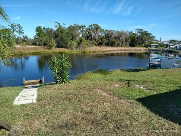8454 BREEZE HILL DR, Lake Wales, FL 33898