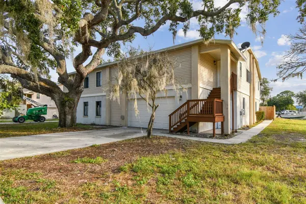 1734 RUMAR LN, Holiday, FL 34691