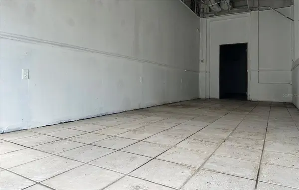 58 MUÑOZ RIVERA ESQ CORCHADO, Juncos, PR 00777