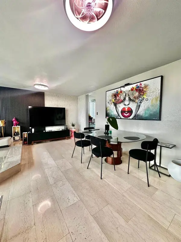 1261 LUIS VIGOREAUX AVE #18D, Guaynabo, PR 00966